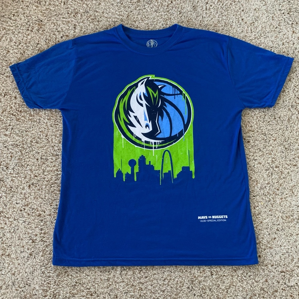 DALLAS MAVERICKS MEN’S XL SPECIAL EDITION T-SHIRT
